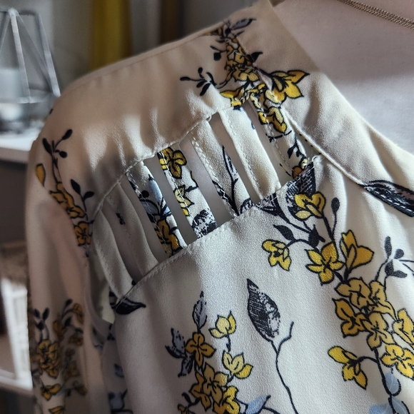 Maurices Floral Blouse - Picture 3 of 8